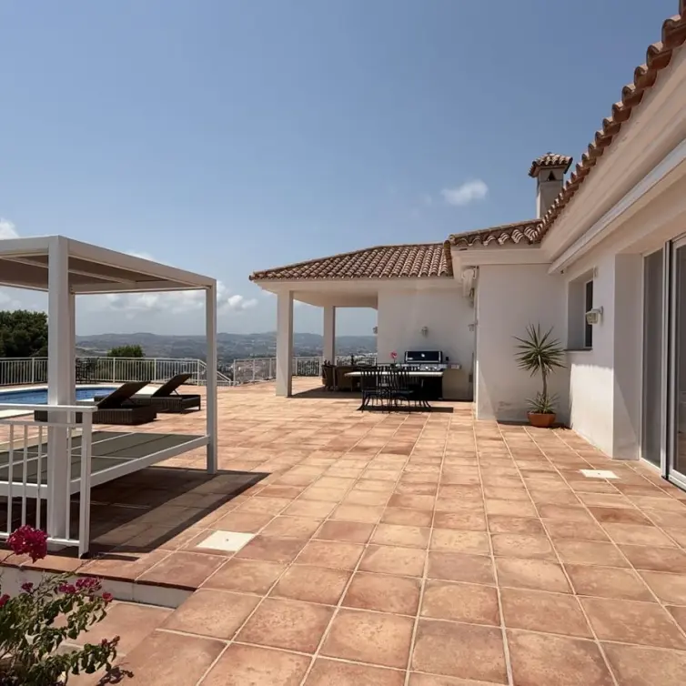Venta de villa independiente en Sierrezuela