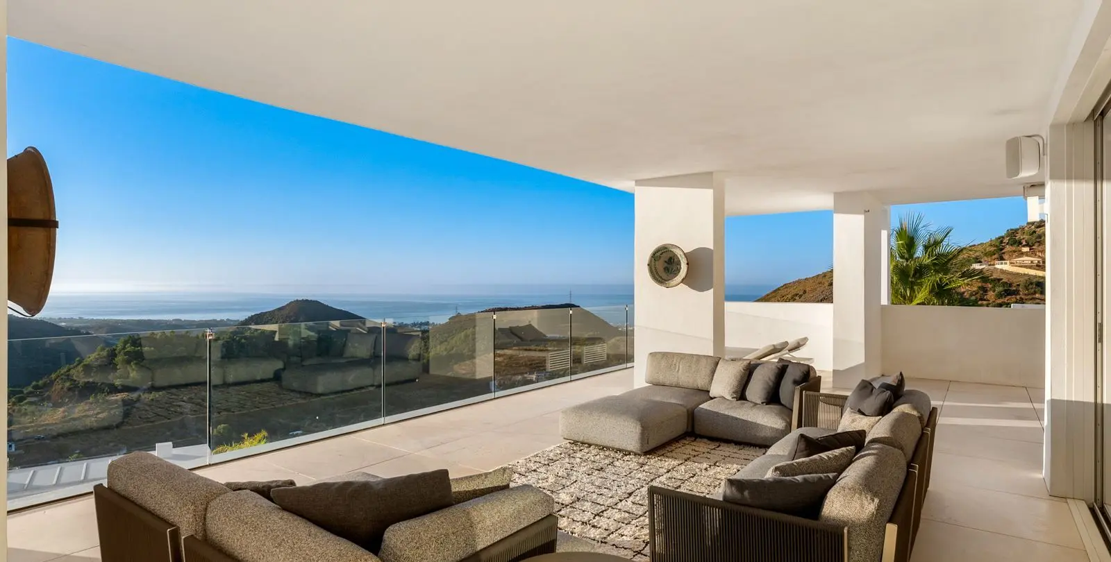 Venta de apartamento en planta baja en Ojén 2