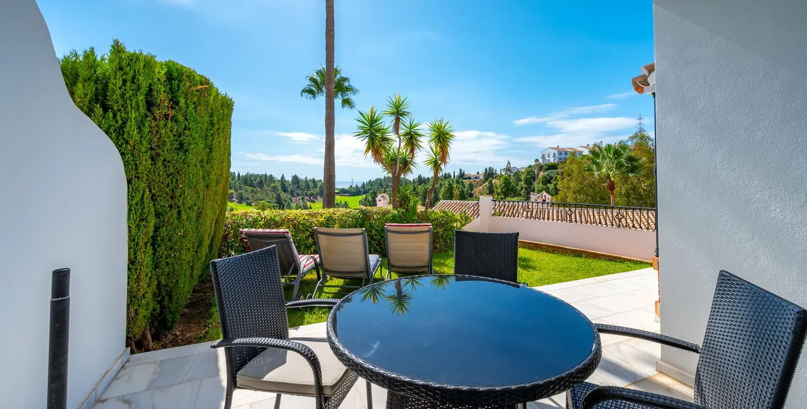 Продажа апартаментов на первом этаже в Mijas Costa 25