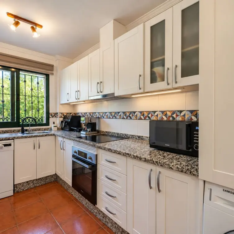Venta de apartamento en planta media en Elviria