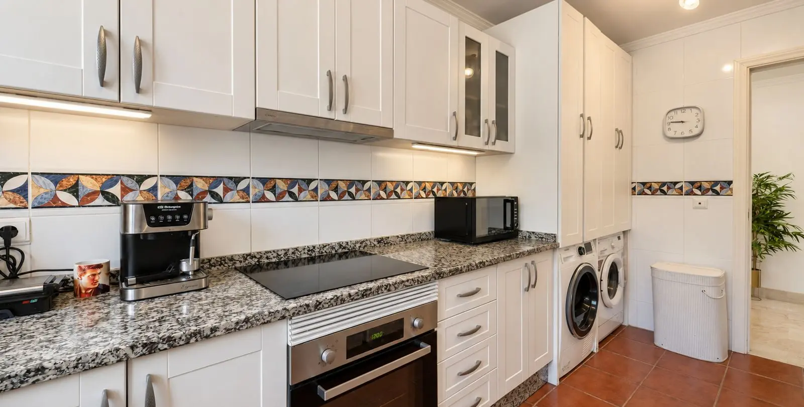 Продажа апартаментов на среднем этаже в Elviria 11
