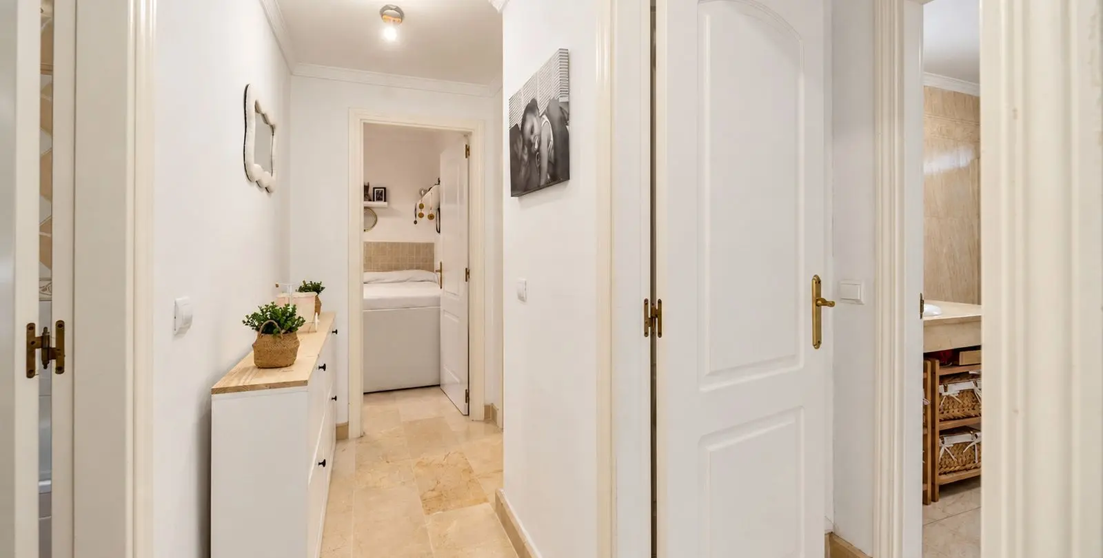 Продажа апартаментов на среднем этаже в Elviria 13