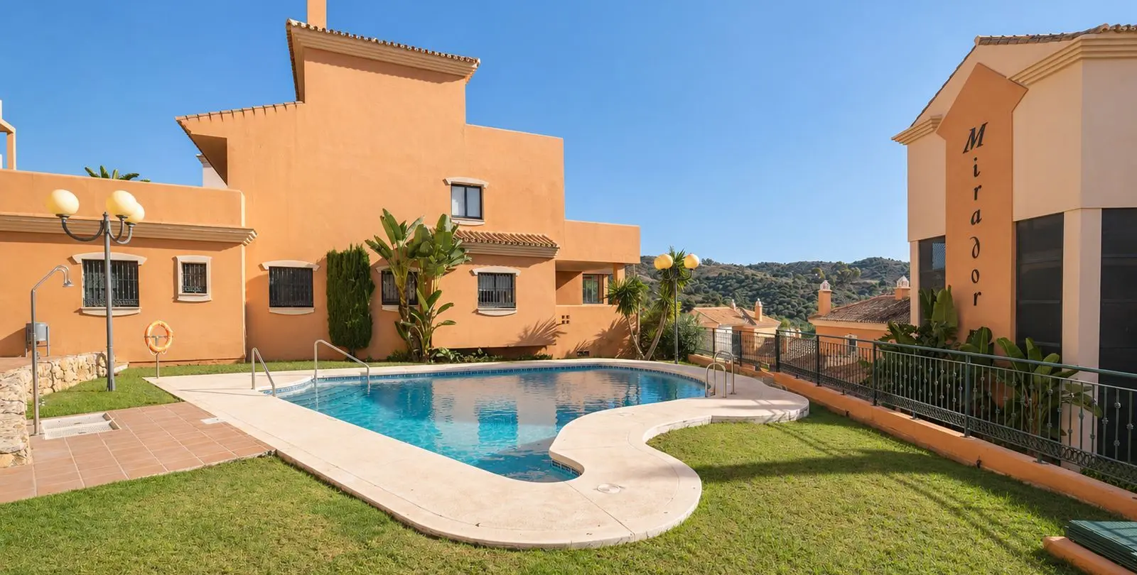 Продажа апартаментов на среднем этаже в Elviria 27
