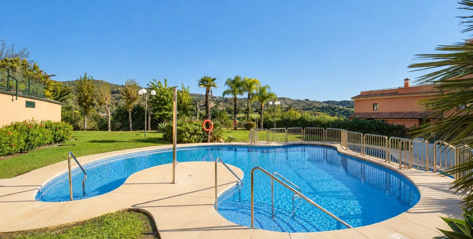 Продажа апартаментов на среднем этаже в Elviria 28