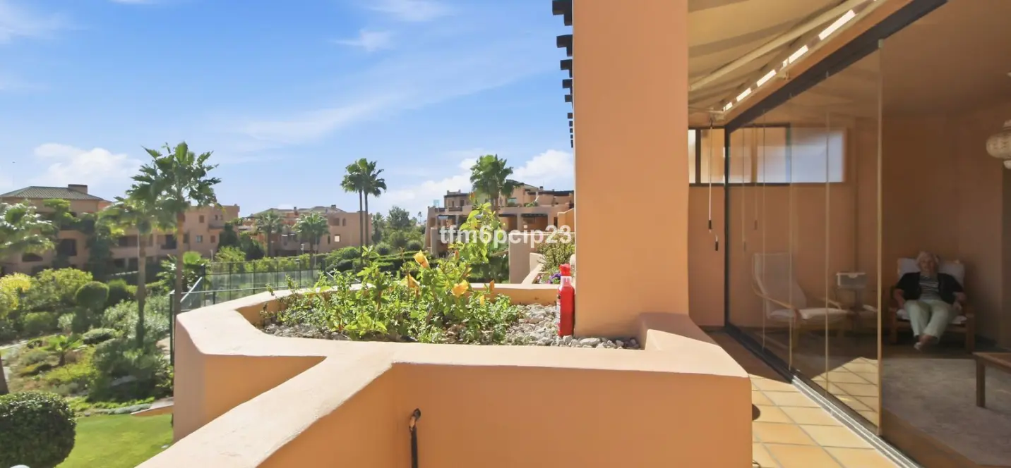 Venta de apartamento en planta media en Casares Playa 0