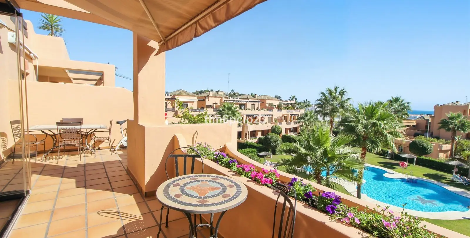 Sale of middle floor apartment in Casares Playa 2