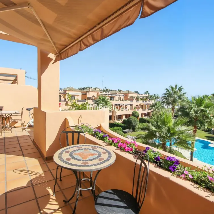 Venta de apartamento en planta media en Casares Playa