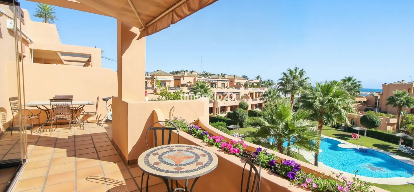 Venta de apartamento en planta media en Casares Playa 1