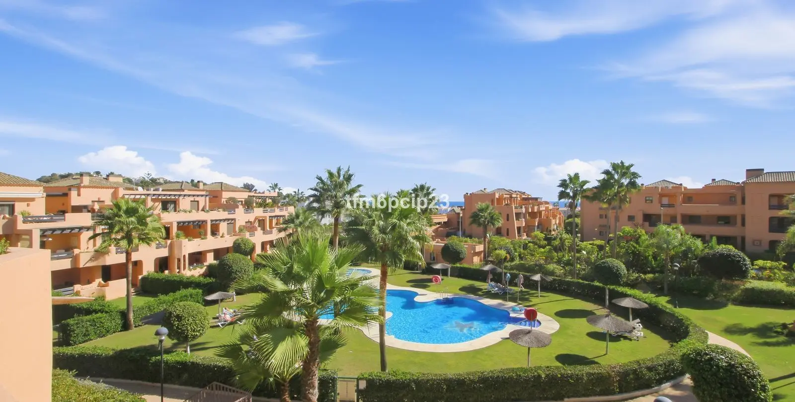 Sale of middle floor apartment in Casares Playa 3