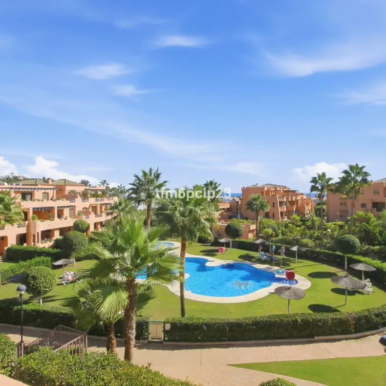 Venta de apartamento en planta media en Casares Playa