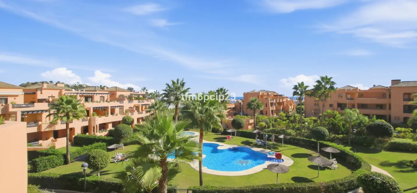 Venta de apartamento en planta media en Casares Playa 2