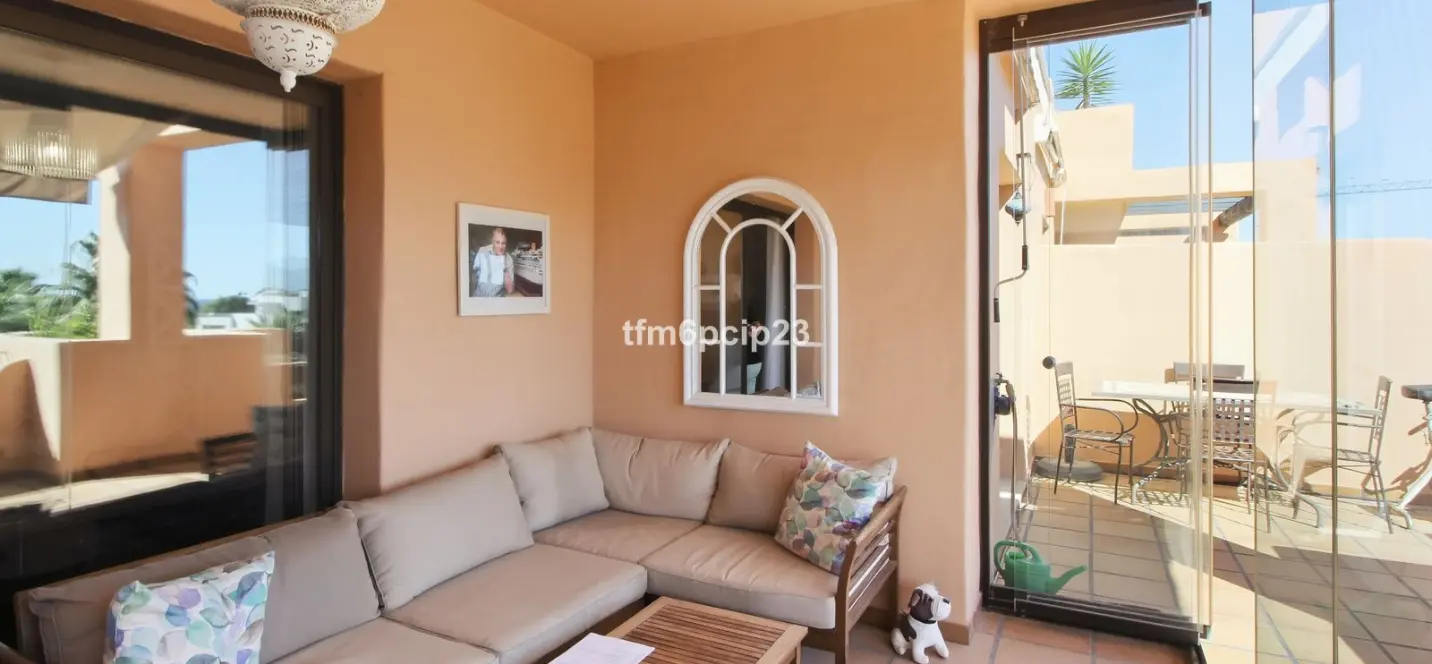 Venta de apartamento en planta media en Casares Playa 3