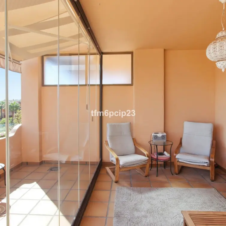 Venta de apartamento en planta media en Casares Playa