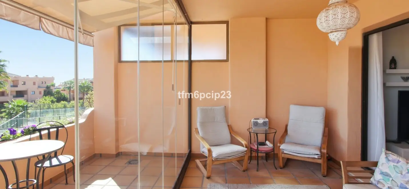 Venta de apartamento en planta media en Casares Playa 4