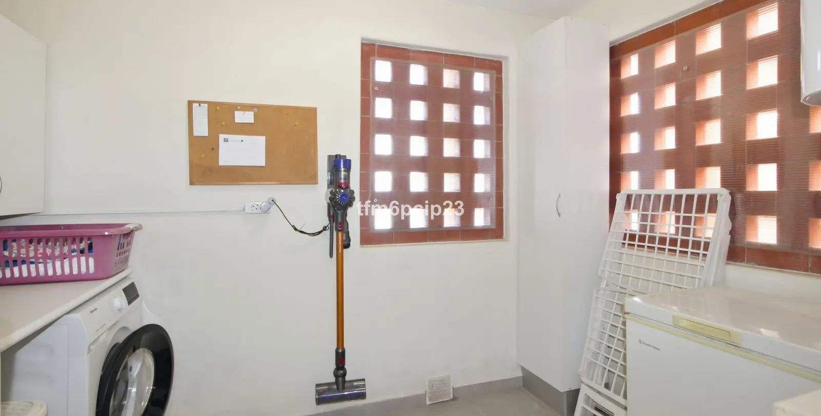 Sale of middle floor apartment in Casares Playa 7