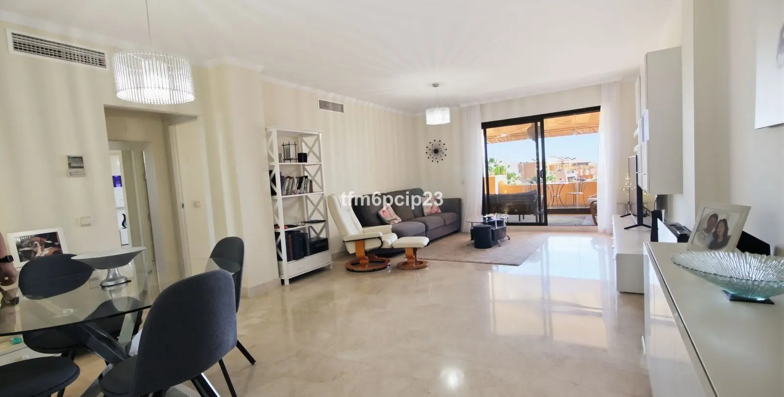 Sale of middle floor apartment in Casares Playa 11