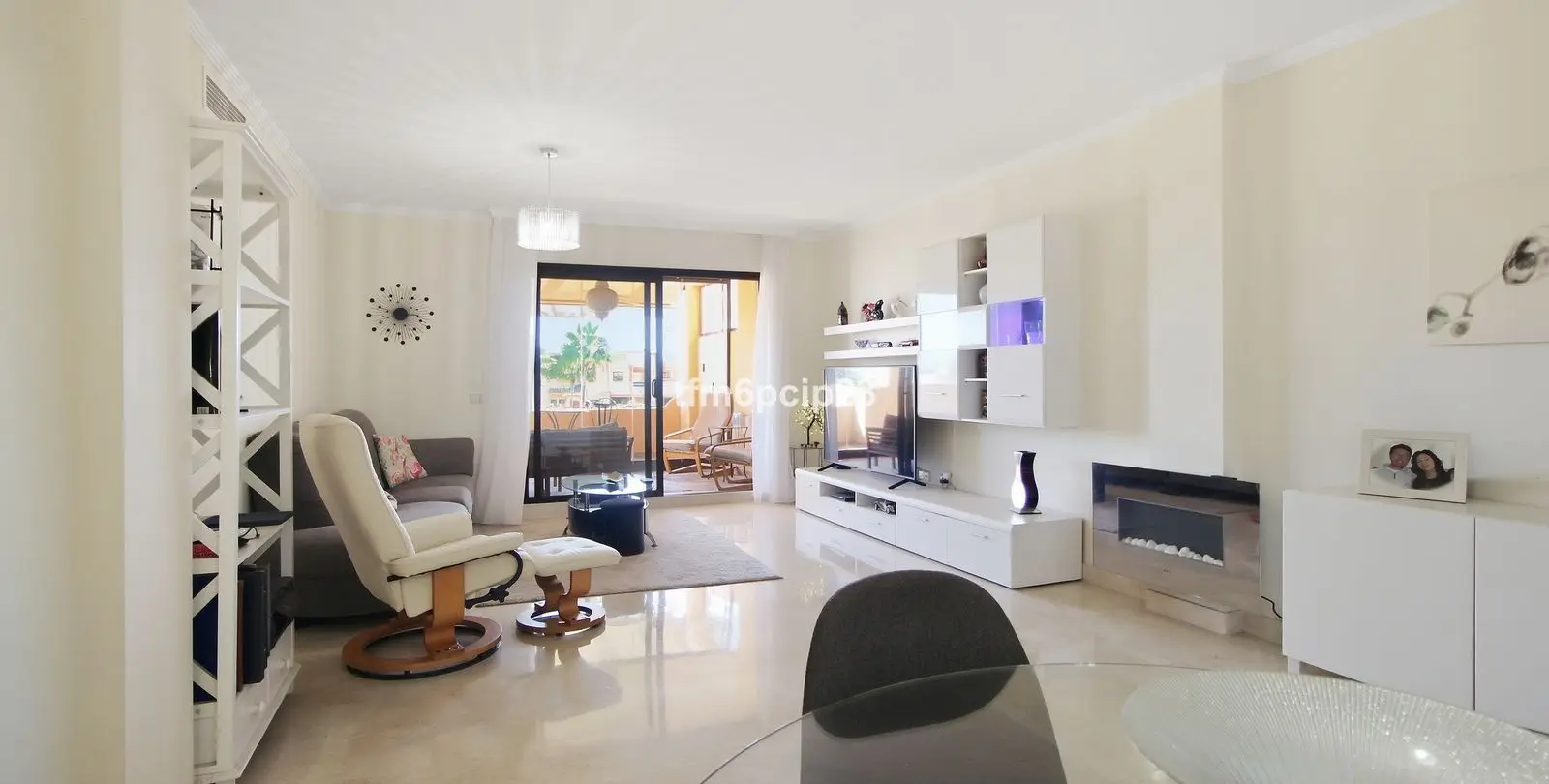 Sale of middle floor apartment in Casares Playa 12