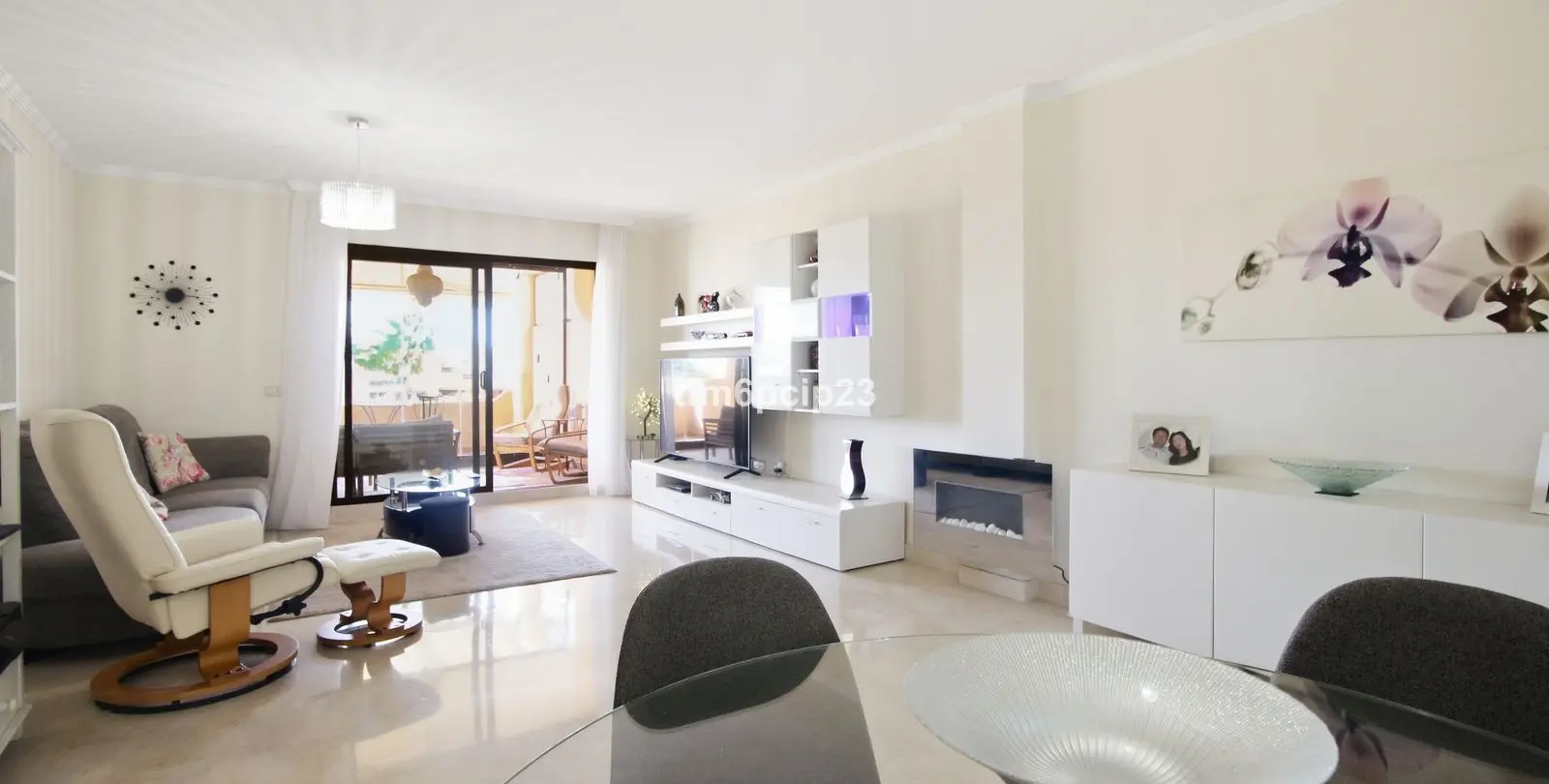 Sale of middle floor apartment in Casares Playa 13