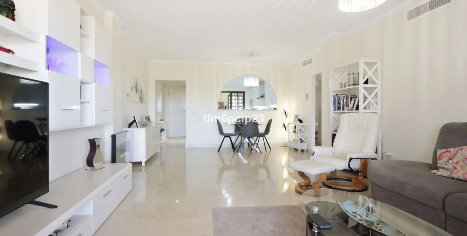 Sale of middle floor apartment in Casares Playa 14