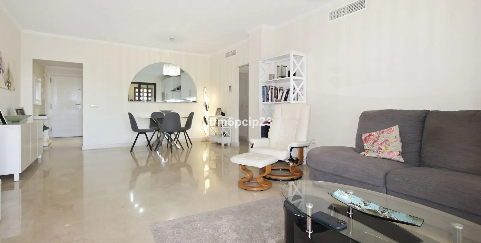 Sale of middle floor apartment in Casares Playa 15