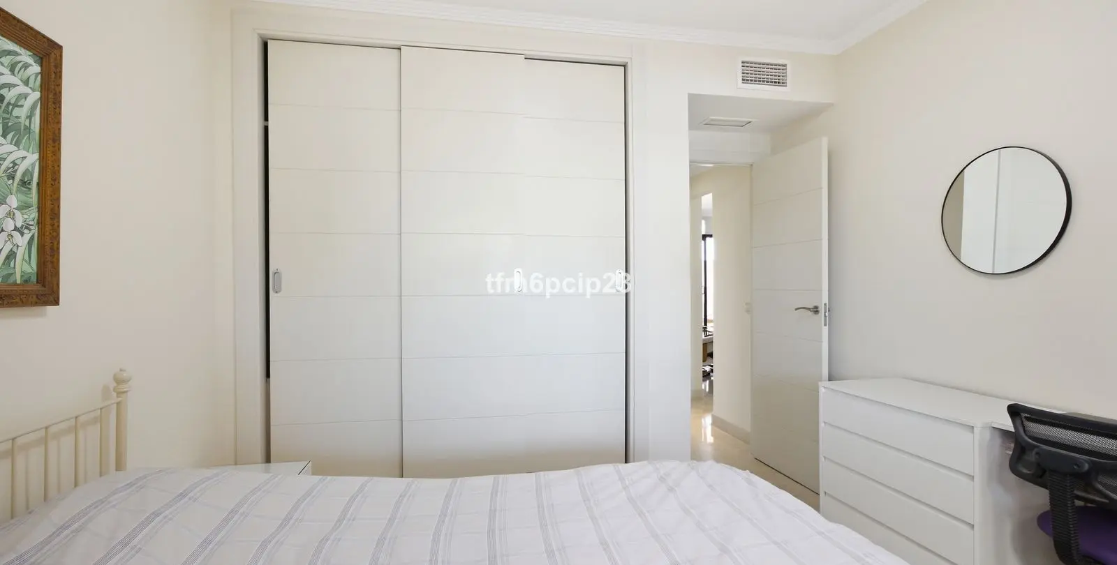 Sale of middle floor apartment in Casares Playa 17