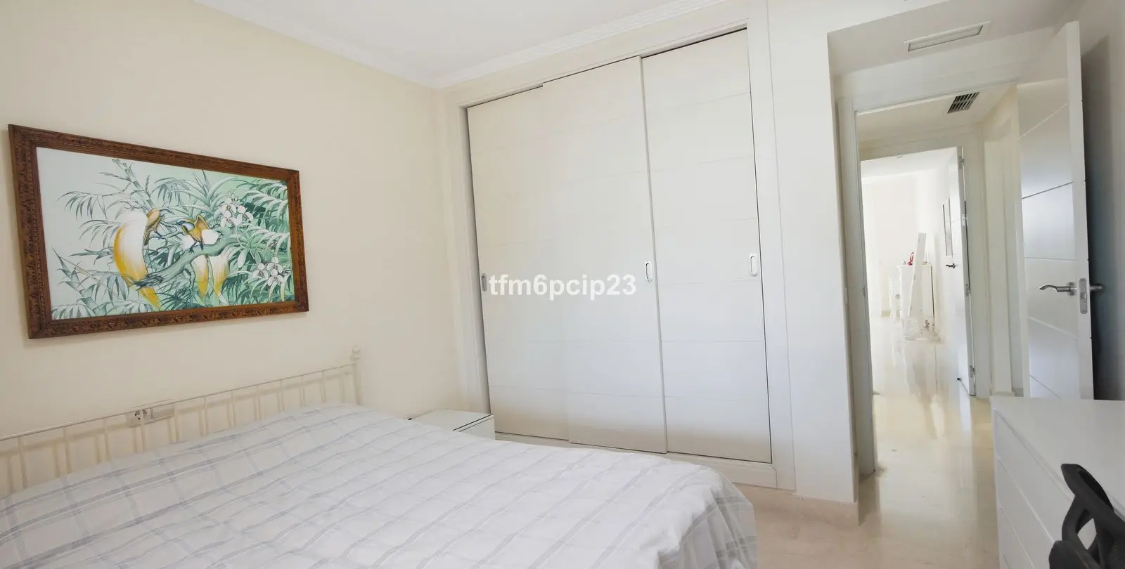 Sale of middle floor apartment in Casares Playa 18