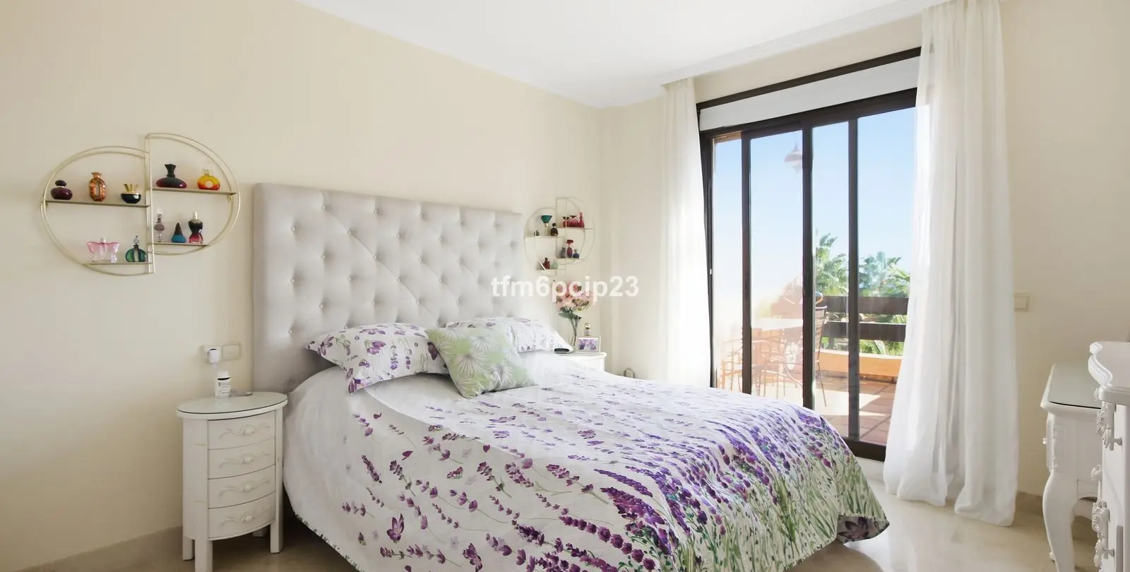 Sale of middle floor apartment in Casares Playa 21