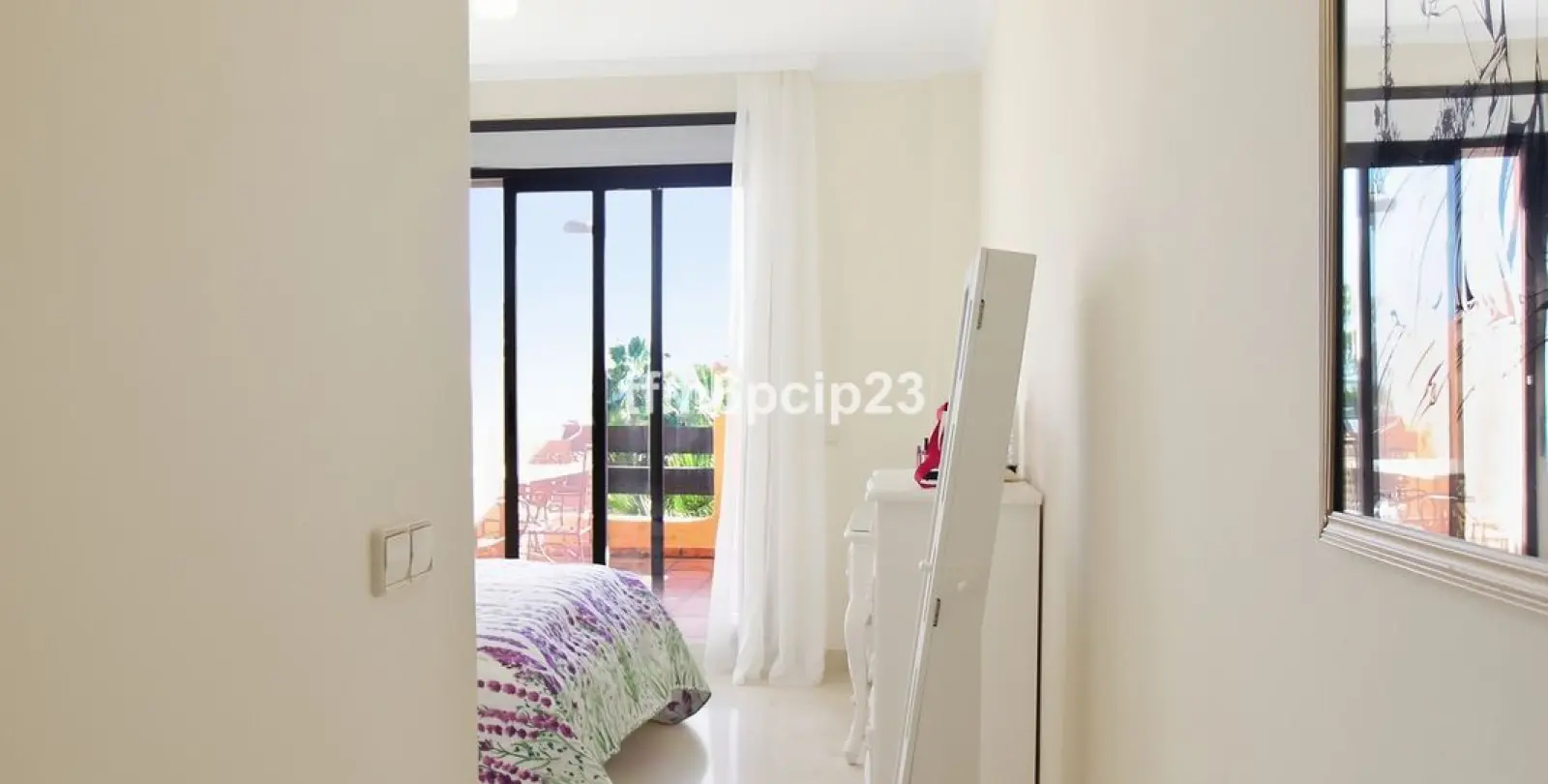 Sale of middle floor apartment in Casares Playa 23