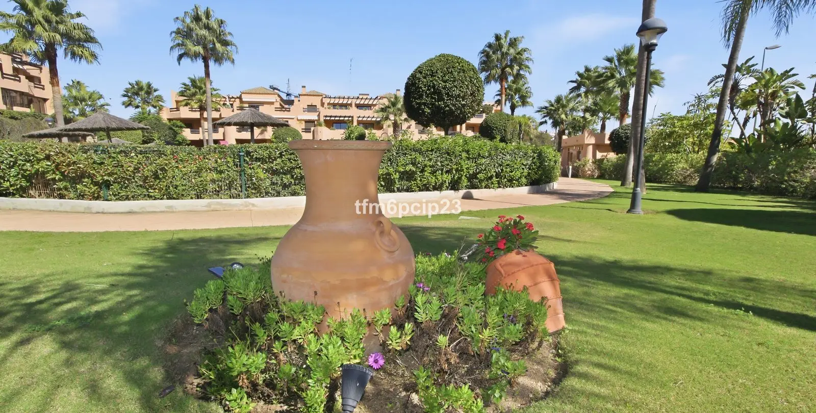 Sale of middle floor apartment in Casares Playa 28