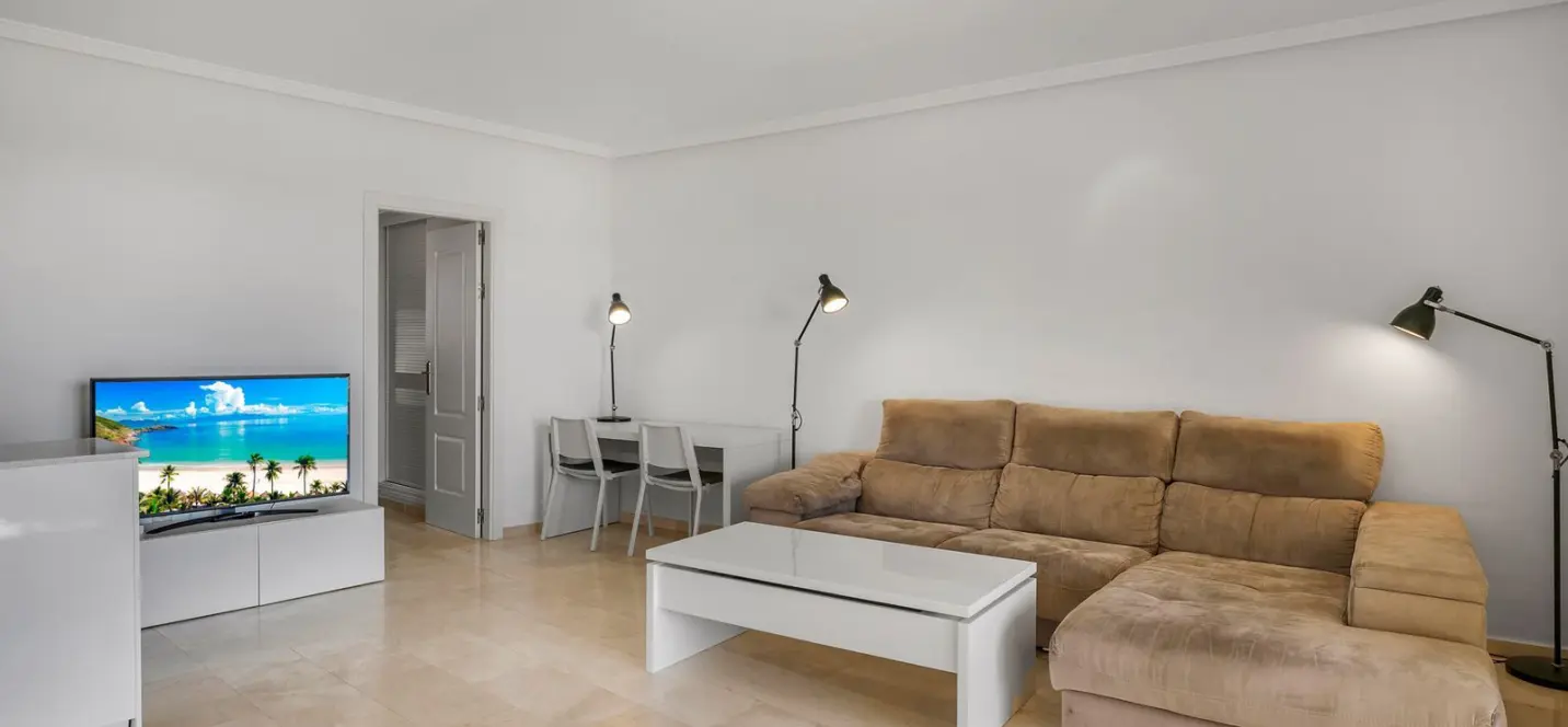 Sale of middle floor apartment in Torrequebrada 2