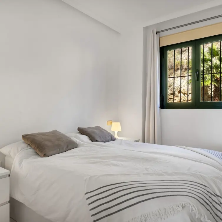 Sale of middle floor apartment in Torrequebrada