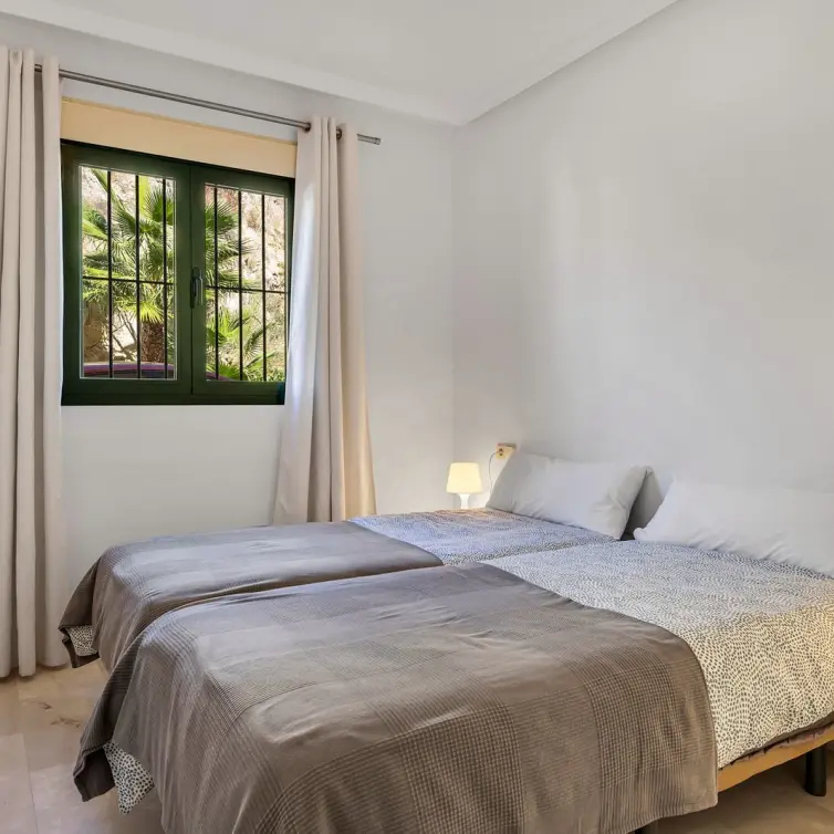 Sale of middle floor apartment in Torrequebrada