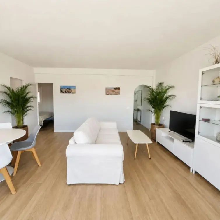 Sale of middle floor apartment in Marbella