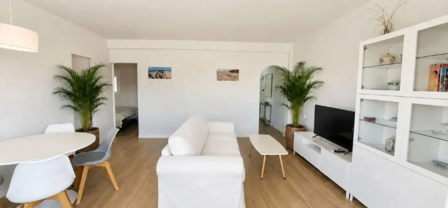 Sale of middle floor apartment in Marbella 3