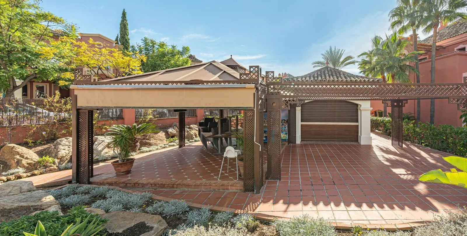 Venta de ático dúplex en Nueva Andalucía 24