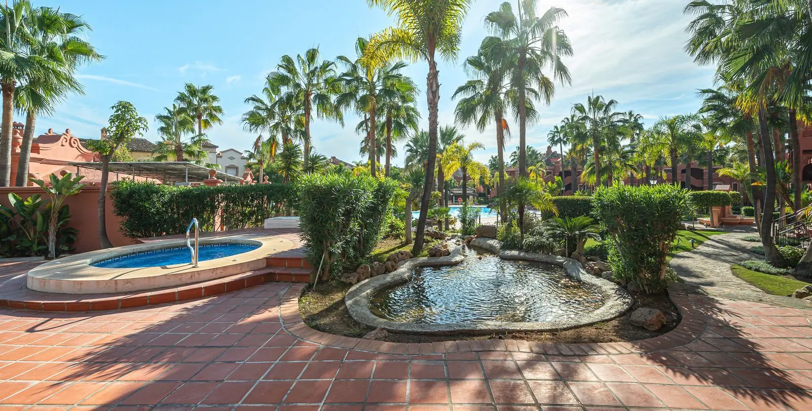 Venta de ático dúplex en Nueva Andalucía 25