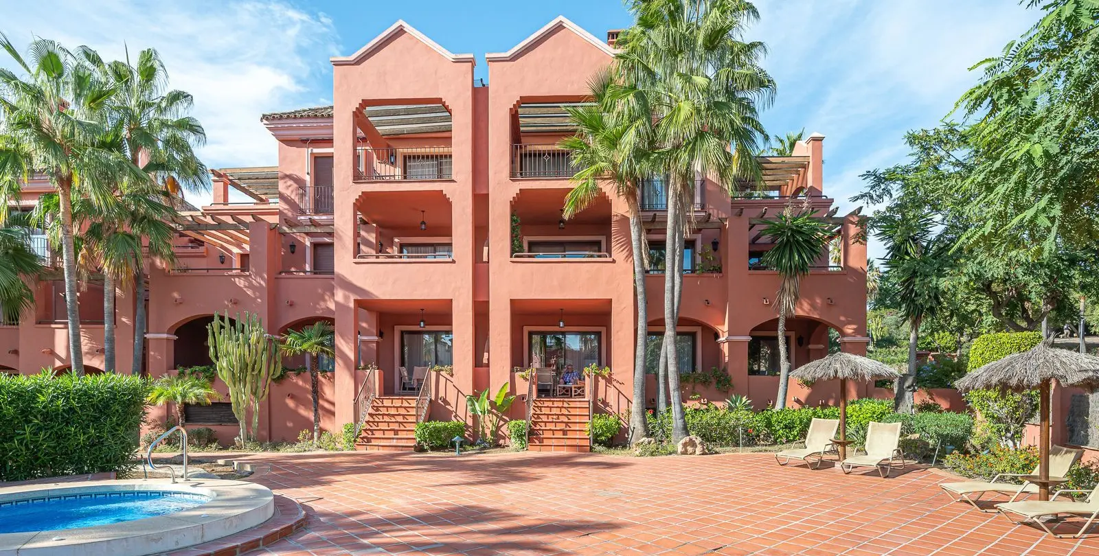 Venta de ático dúplex en Nueva Andalucía 26