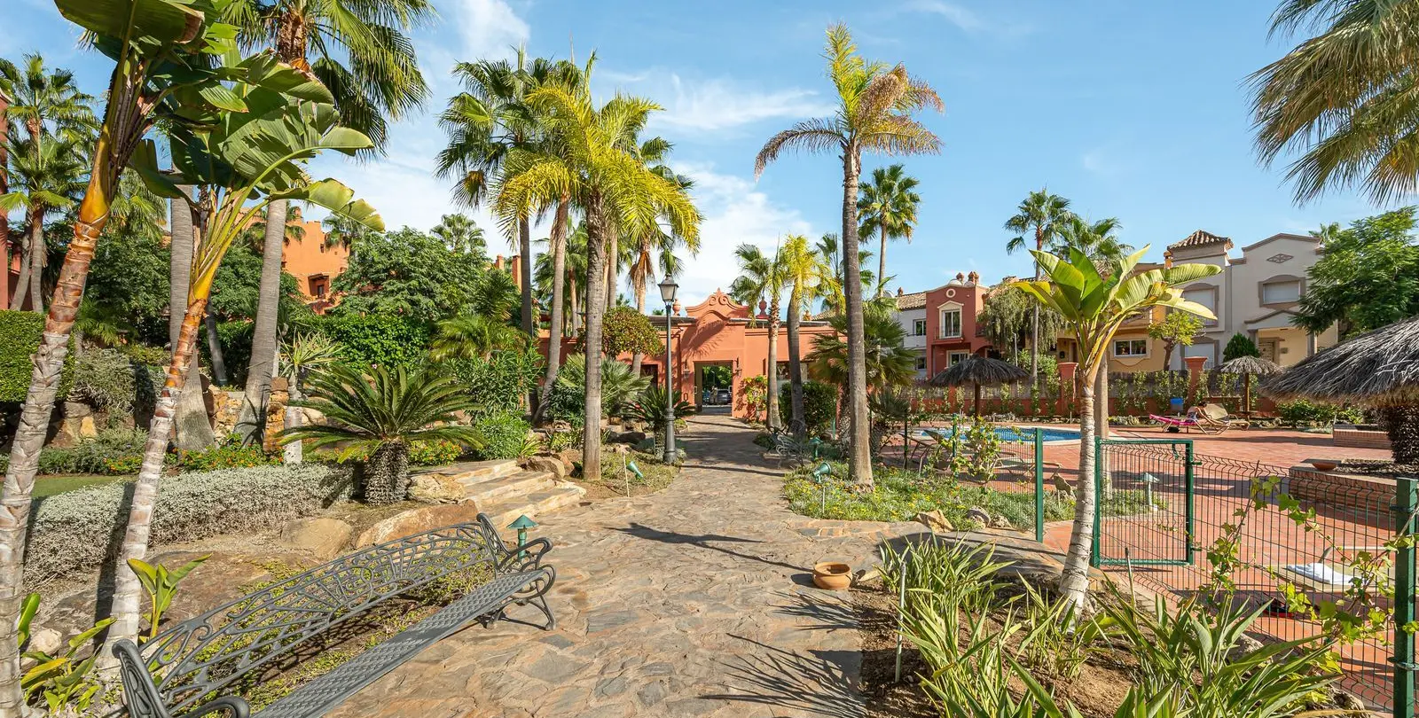 Venta de ático dúplex en Nueva Andalucía 27