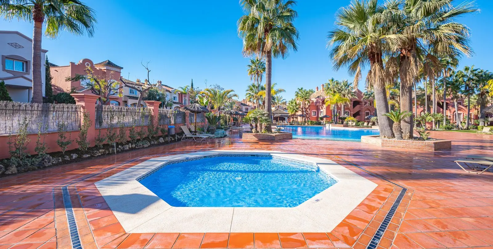 Venta de ático dúplex en Nueva Andalucía 29