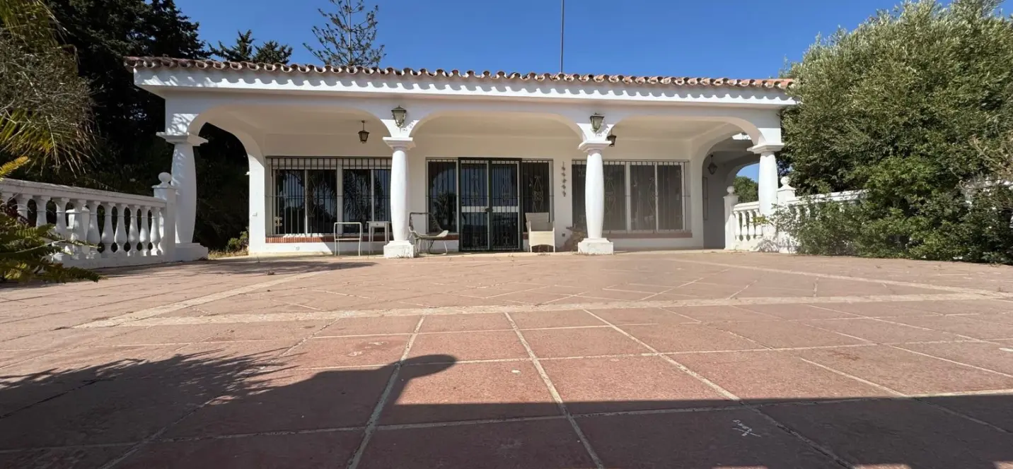 Venta de villa independiente en Estepona 0