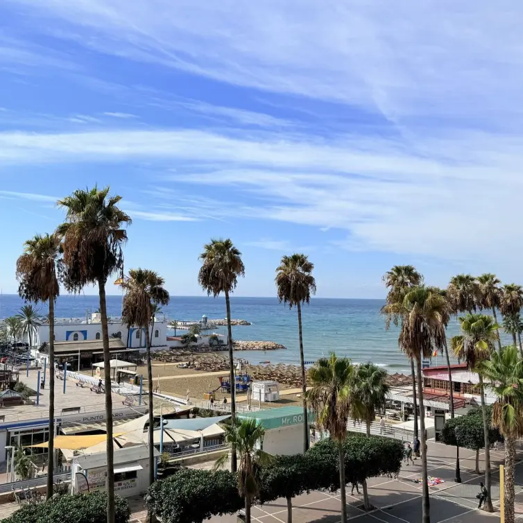 Продажа апартаментов на среднем этаже в Marbella