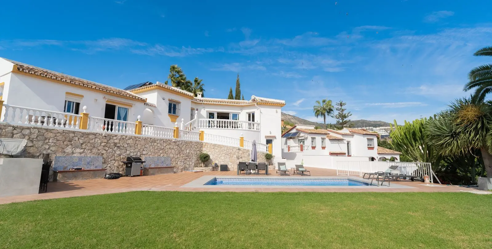 Продажа  отдельно стоящей виллы в Benalmadena Costa 1