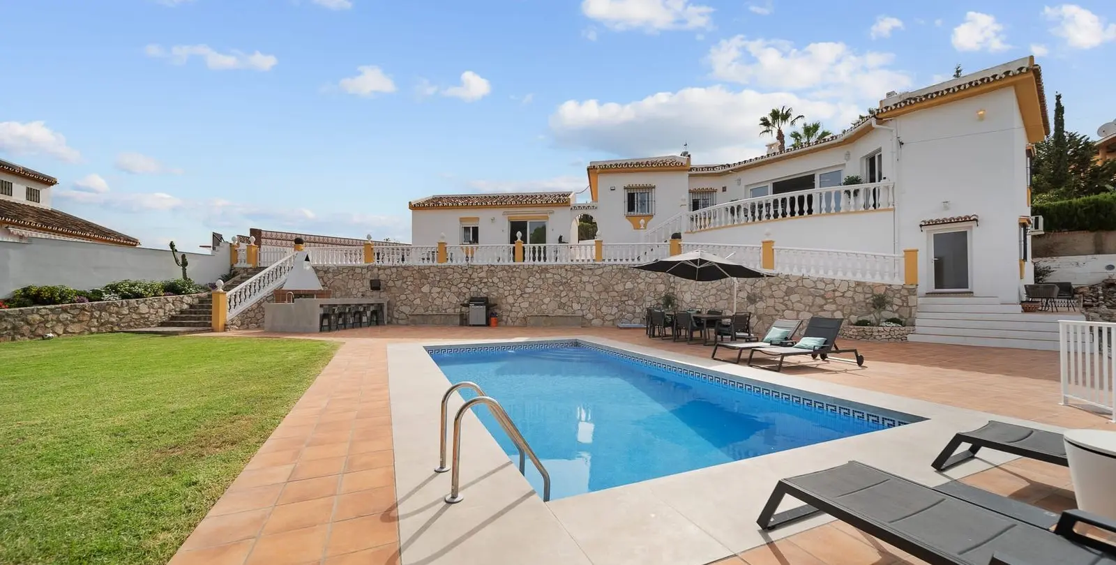 Продажа  отдельно стоящей виллы в Benalmadena Costa 2
