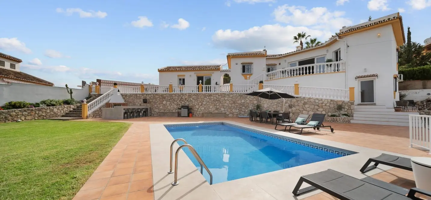Продажа  отдельно стоящей виллы в Benalmadena Costa 1