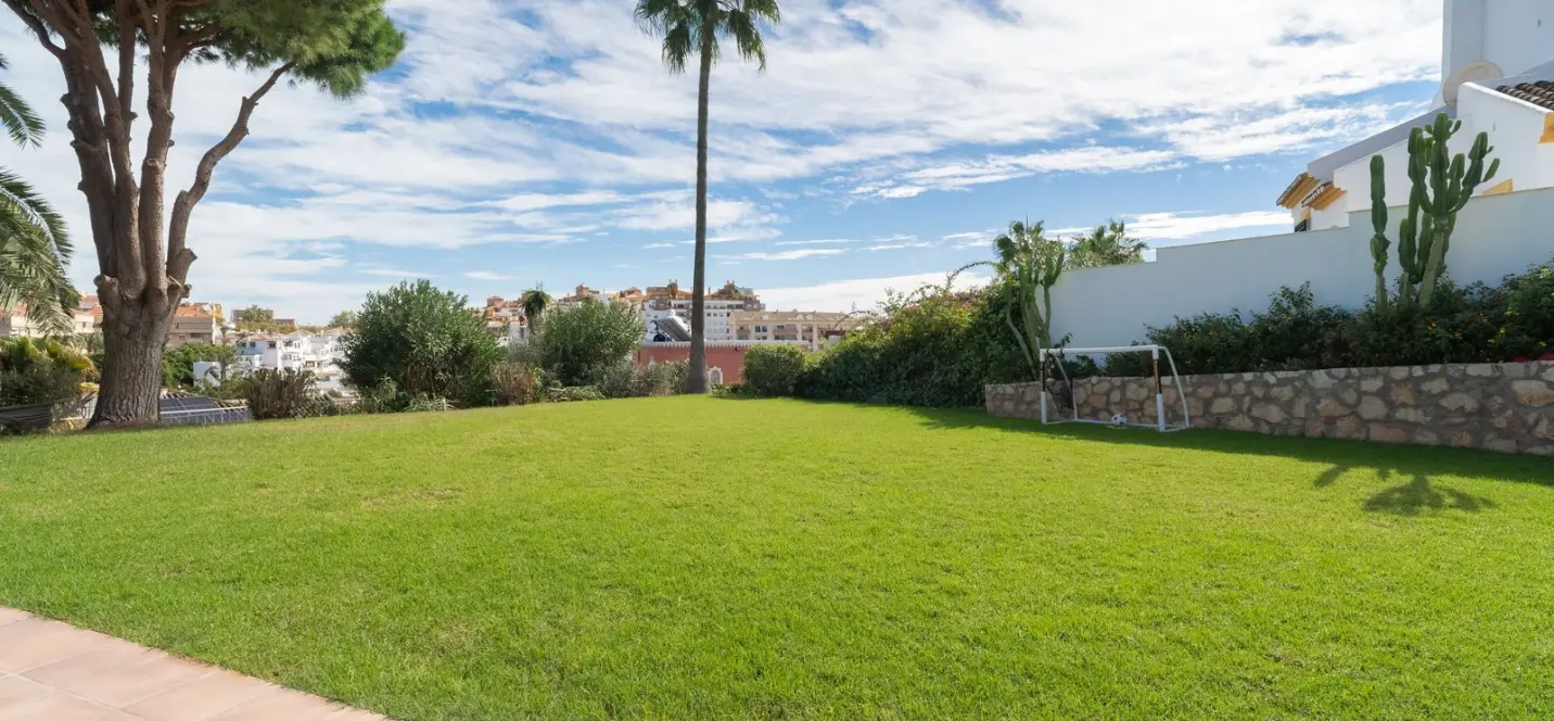 Продажа  отдельно стоящей виллы в Benalmadena Costa 3
