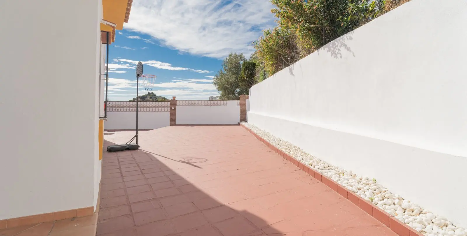 Продажа  отдельно стоящей виллы в Benalmadena Costa 44