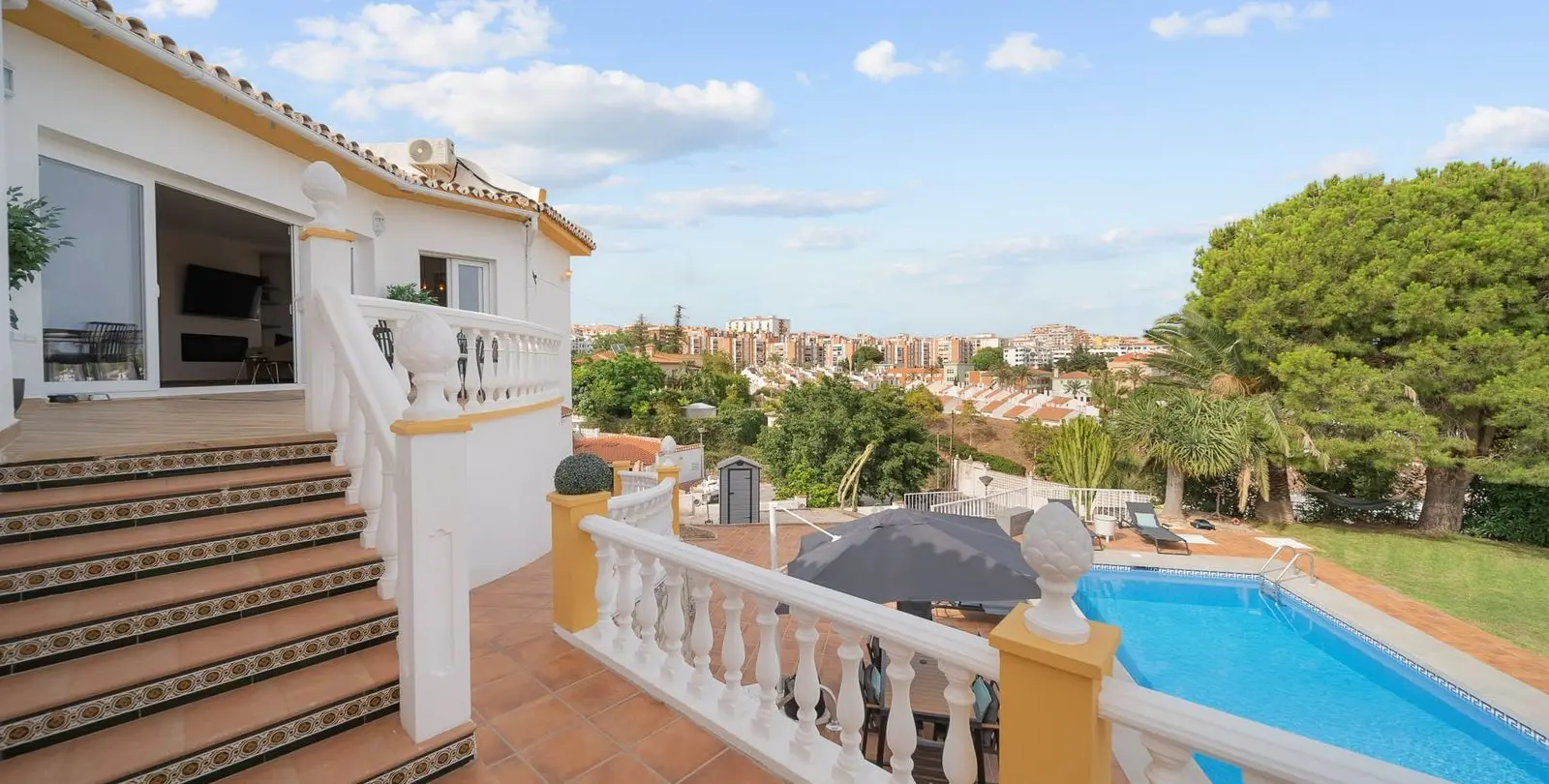 Продажа  отдельно стоящей виллы в Benalmadena Costa 54