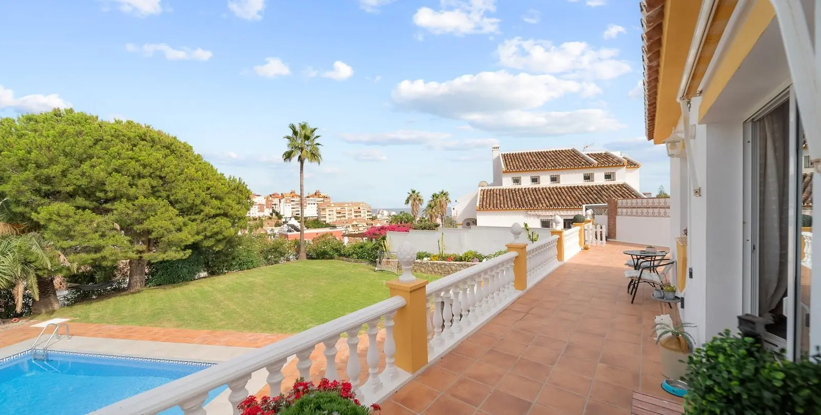Продажа  отдельно стоящей виллы в Benalmadena Costa 57