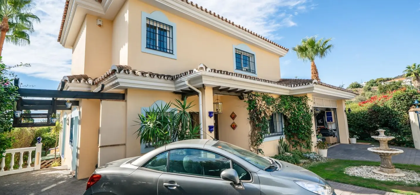 Продажа  отдельно стоящей виллы в Benalmadena Costa 1