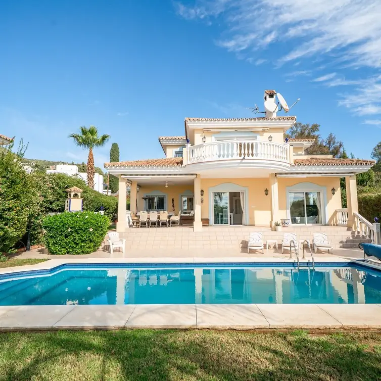 Продажа  отдельно стоящей виллы в Benalmadena Costa